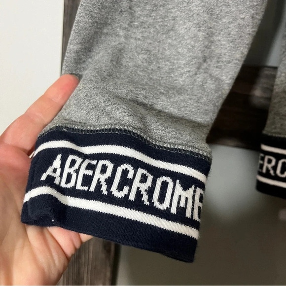 Abercrombie & Fitch Heather Gray & Navy Spellout 1/4 Zip Kangaroo Pocket Med - Picture 10 of 11